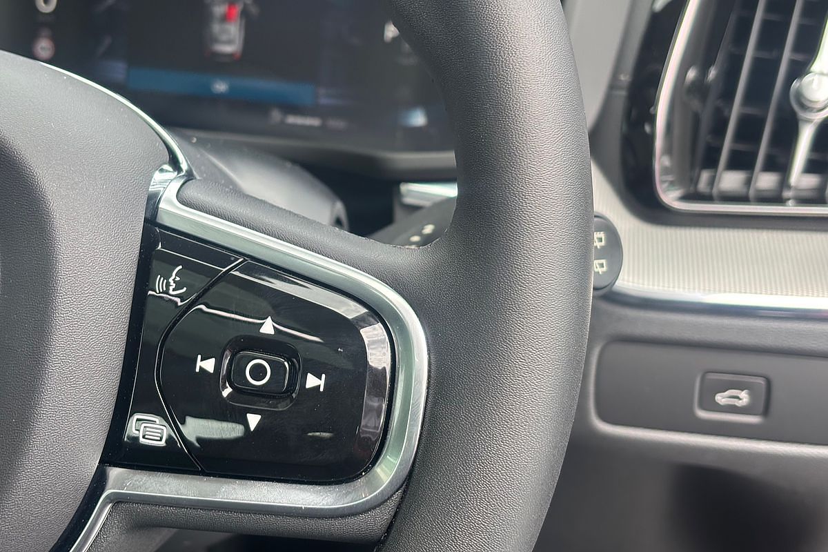 2023 Volvo XC60 Ultimate B6 Dark