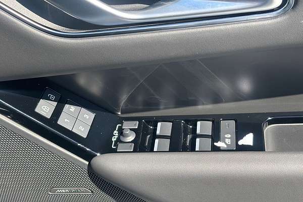 2024 Land Rover Range Rover Velar PHEV P400e Dynamic HSE L560