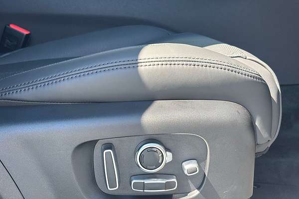 2024 Land Rover Range Rover Velar PHEV P400e Dynamic HSE L560