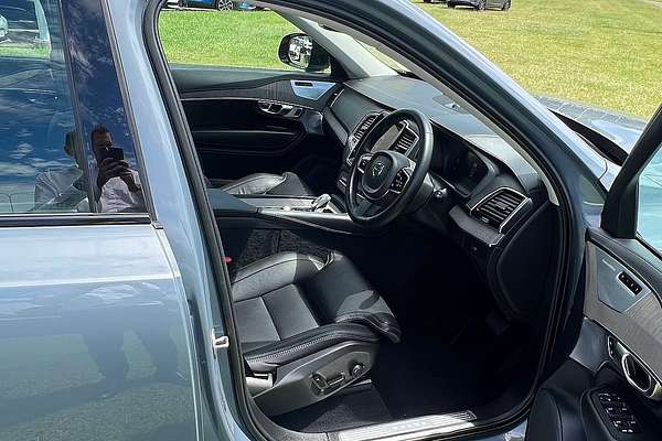 2023 Volvo XC90 Ultimate B6 Dark