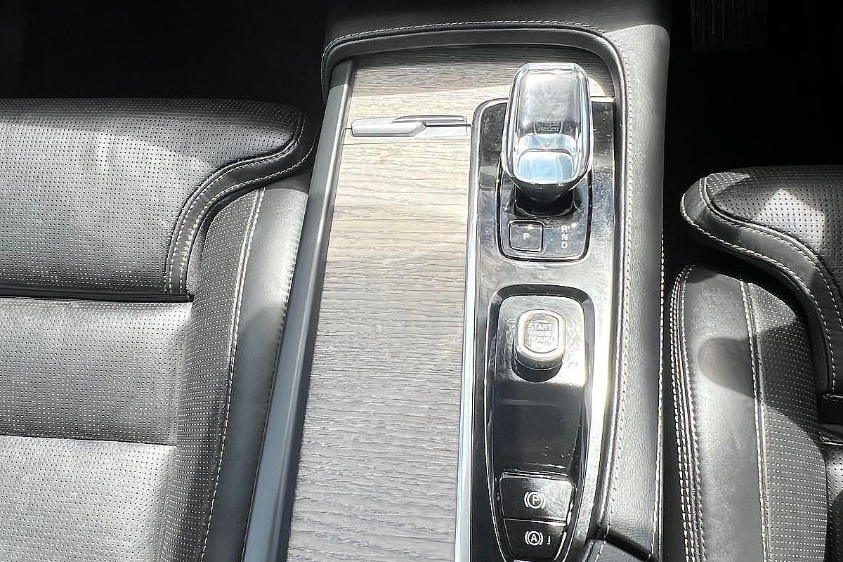 2023 Volvo XC90 Ultimate B6 Dark