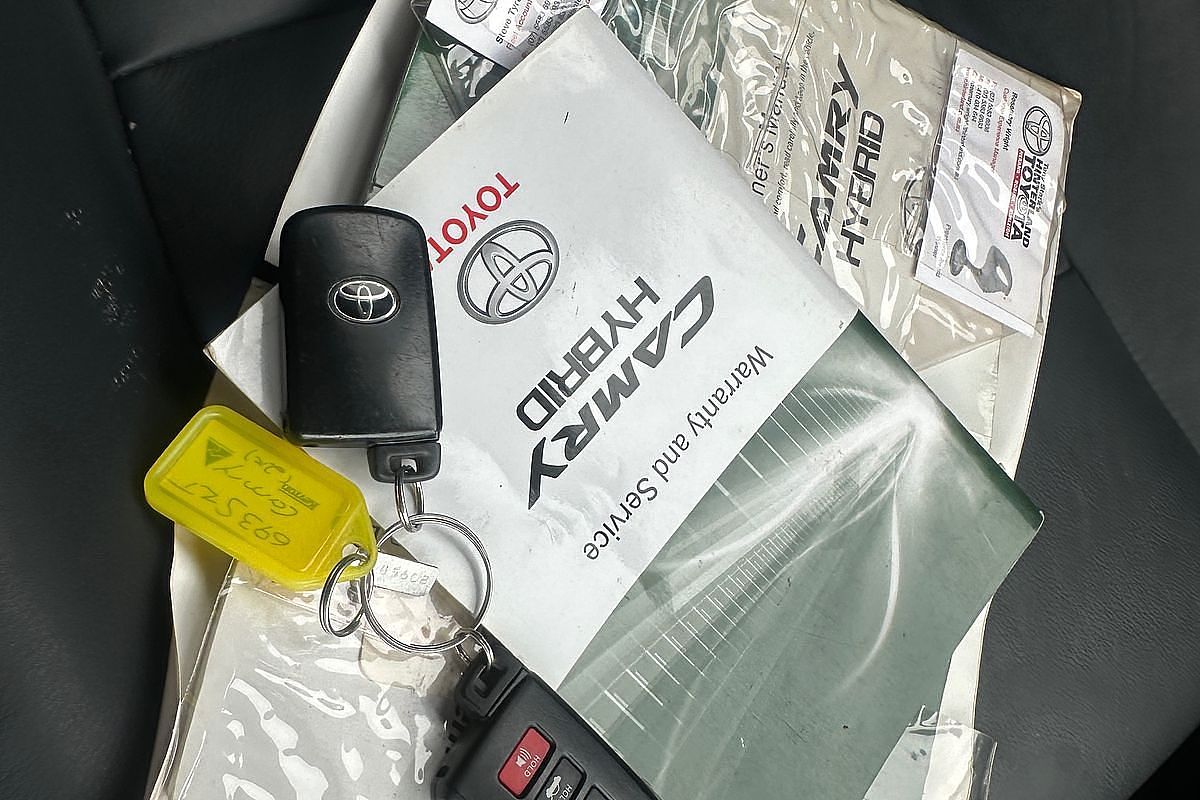 2013 Toyota Camry Hybrid HL AVV50R