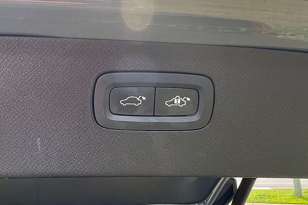 2023 Volvo XC90 Ultimate B6 Dark