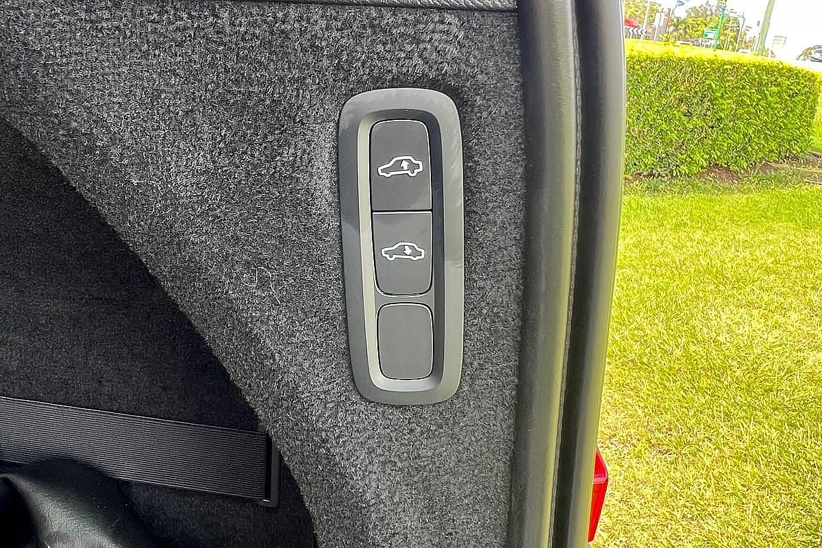 2023 Volvo XC90 Ultimate B6 Dark