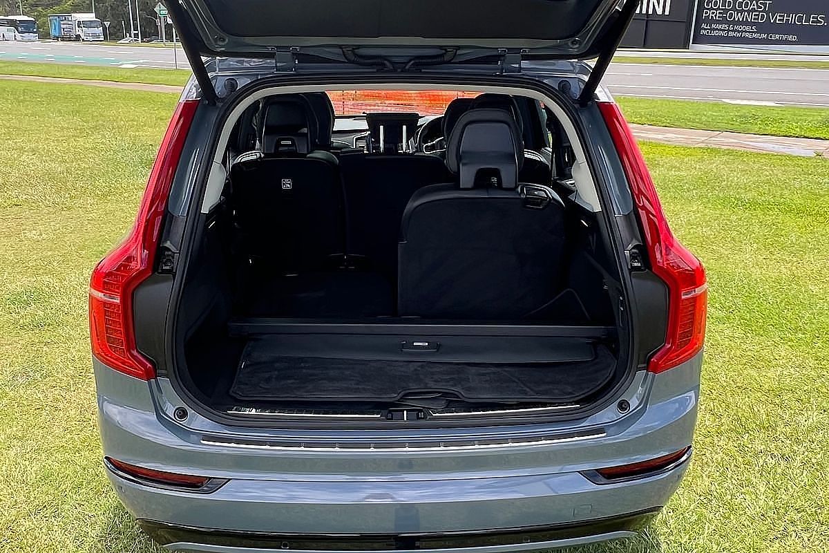 2023 Volvo XC90 Ultimate B6 Dark