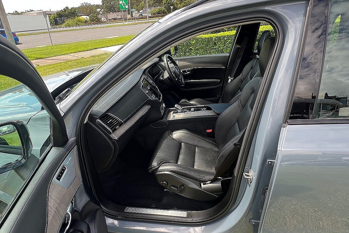 2023 Volvo XC90 Ultimate B6 Dark