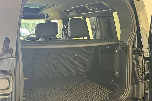 2021 Land Rover Defender 110 P525 V8 L663