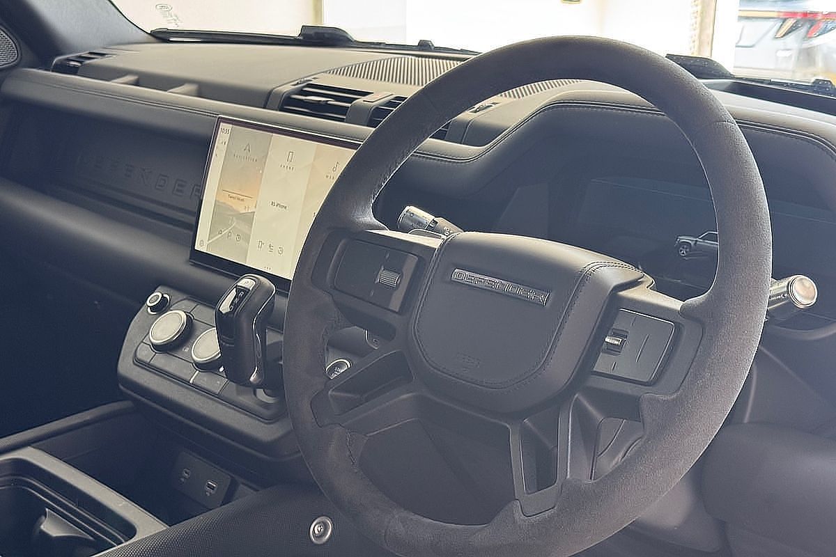 2021 Land Rover Defender 110 P525 V8 L663