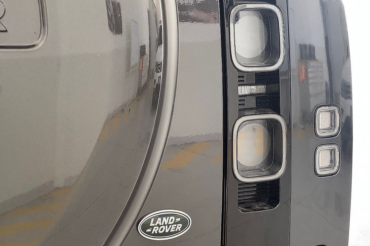 2021 Land Rover Defender 110 P525 V8 L663
