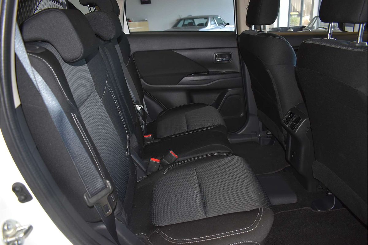2020 Mitsubishi Outlander ES ZL