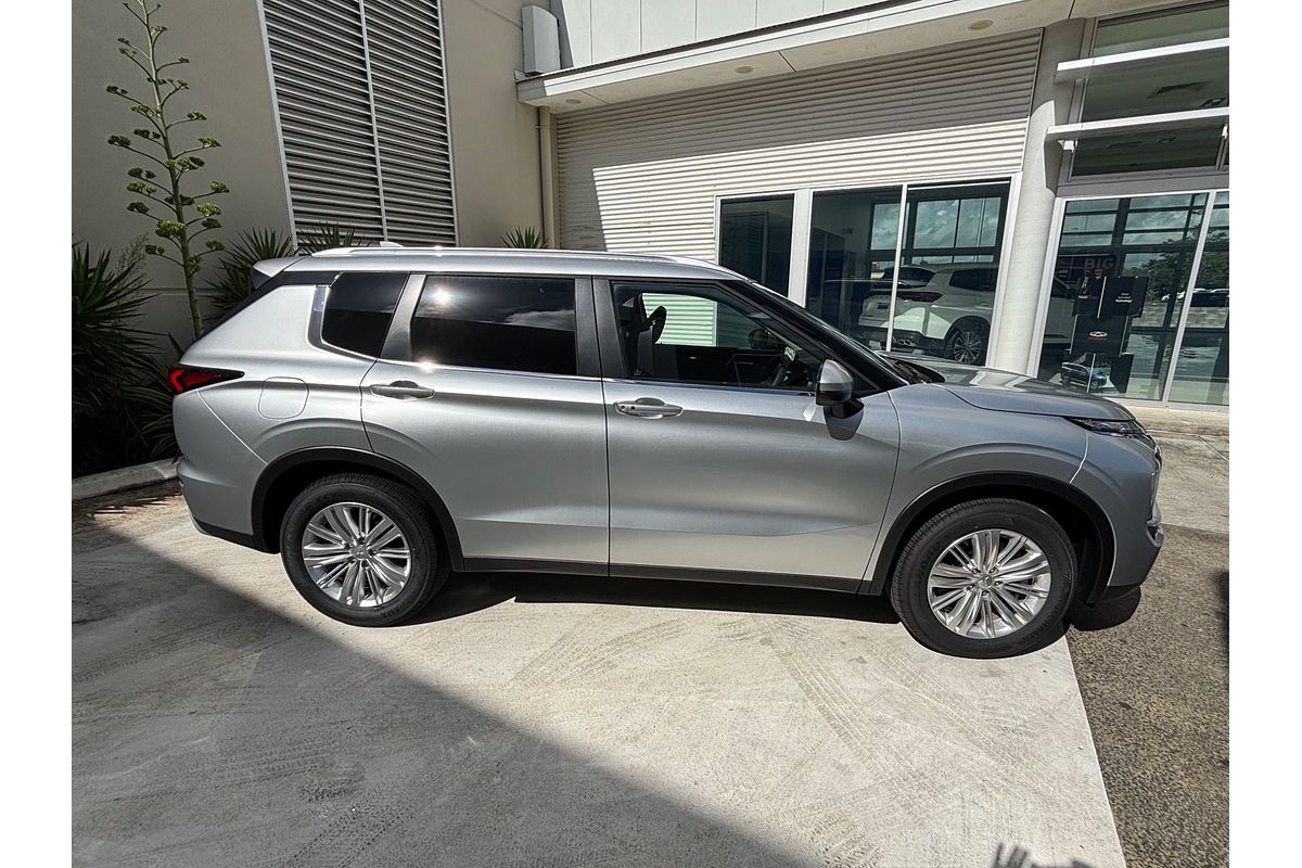 2024 Mitsubishi Outlander LS ZM