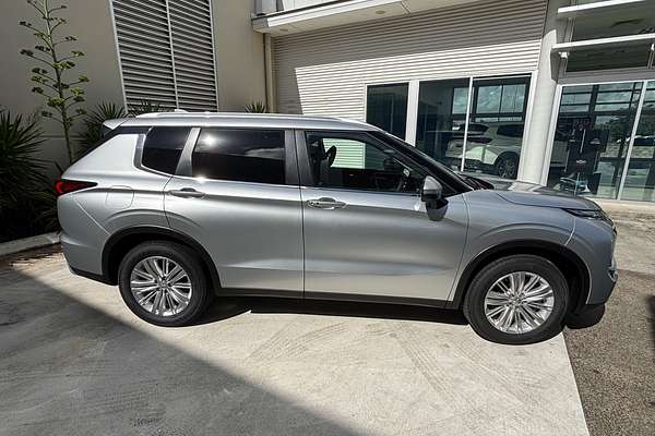 2024 Mitsubishi Outlander LS ZM