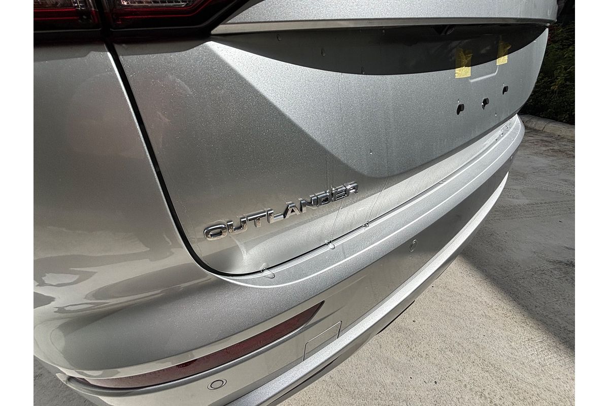 2024 Mitsubishi Outlander LS ZM
