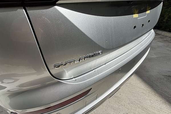 2024 Mitsubishi Outlander LS ZM