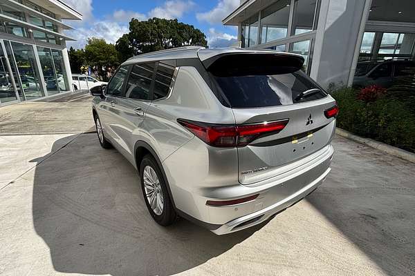 2024 Mitsubishi Outlander LS ZM