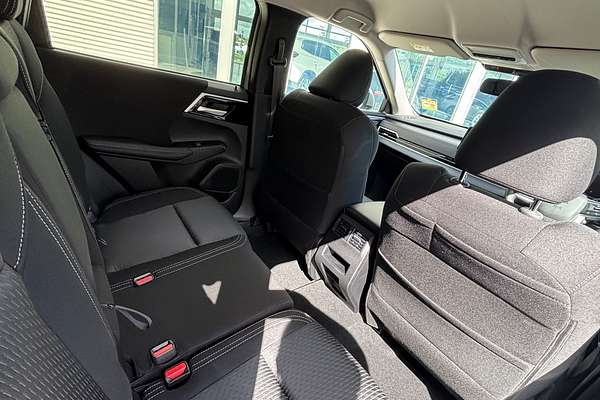 2024 Mitsubishi Outlander LS ZM