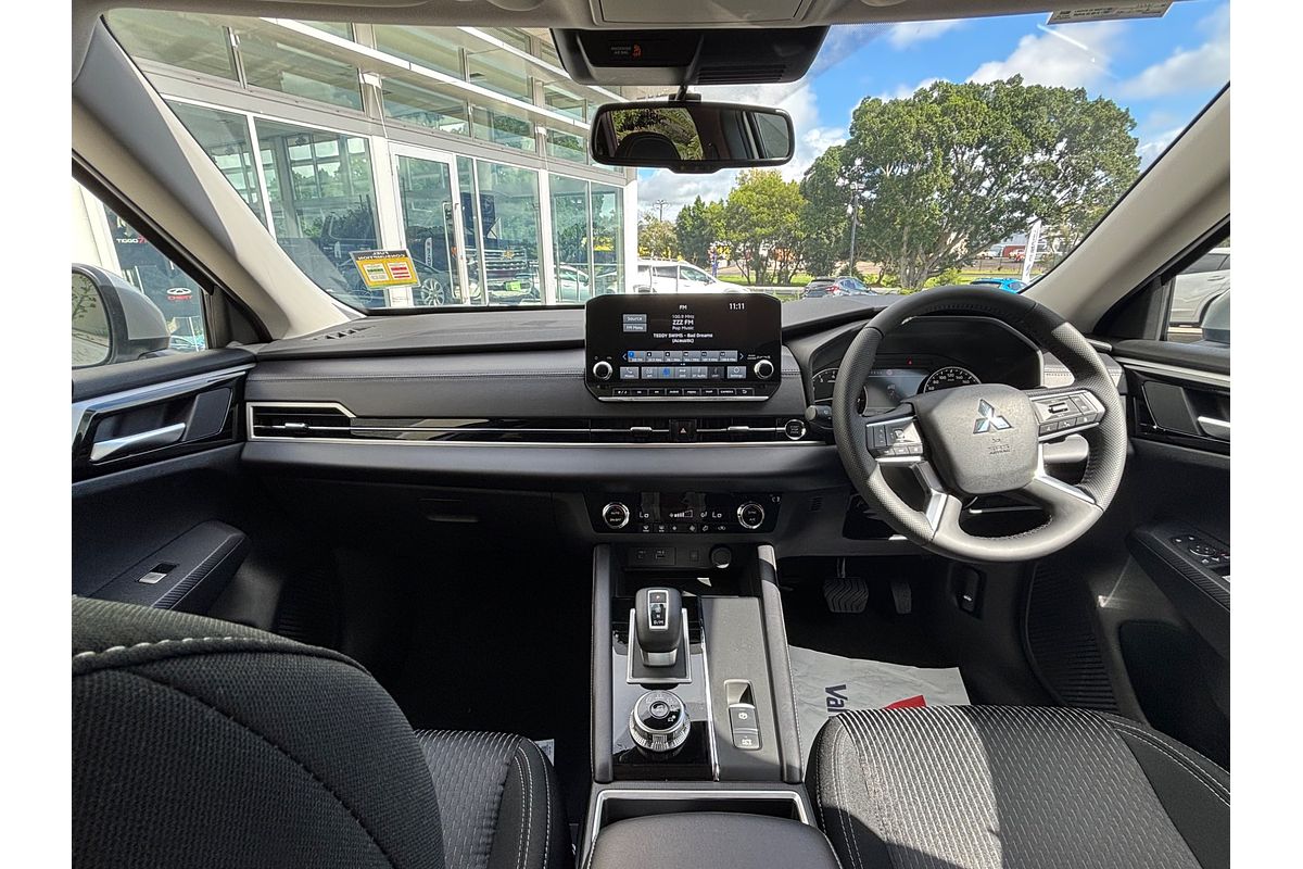 2024 Mitsubishi Outlander LS ZM