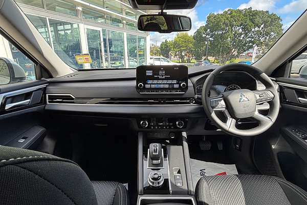 2024 Mitsubishi Outlander LS ZM
