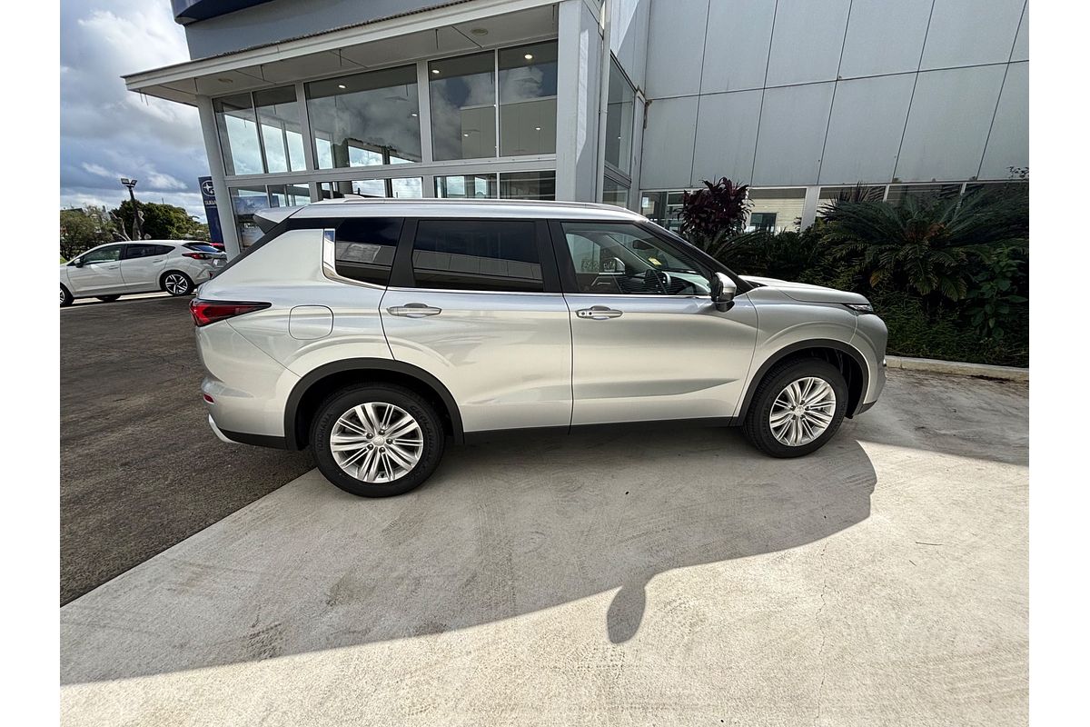 2024 Mitsubishi Outlander LS ZM