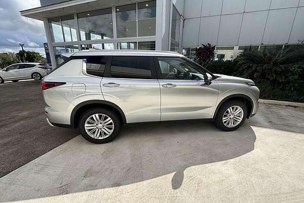 2024 Mitsubishi Outlander LS ZM