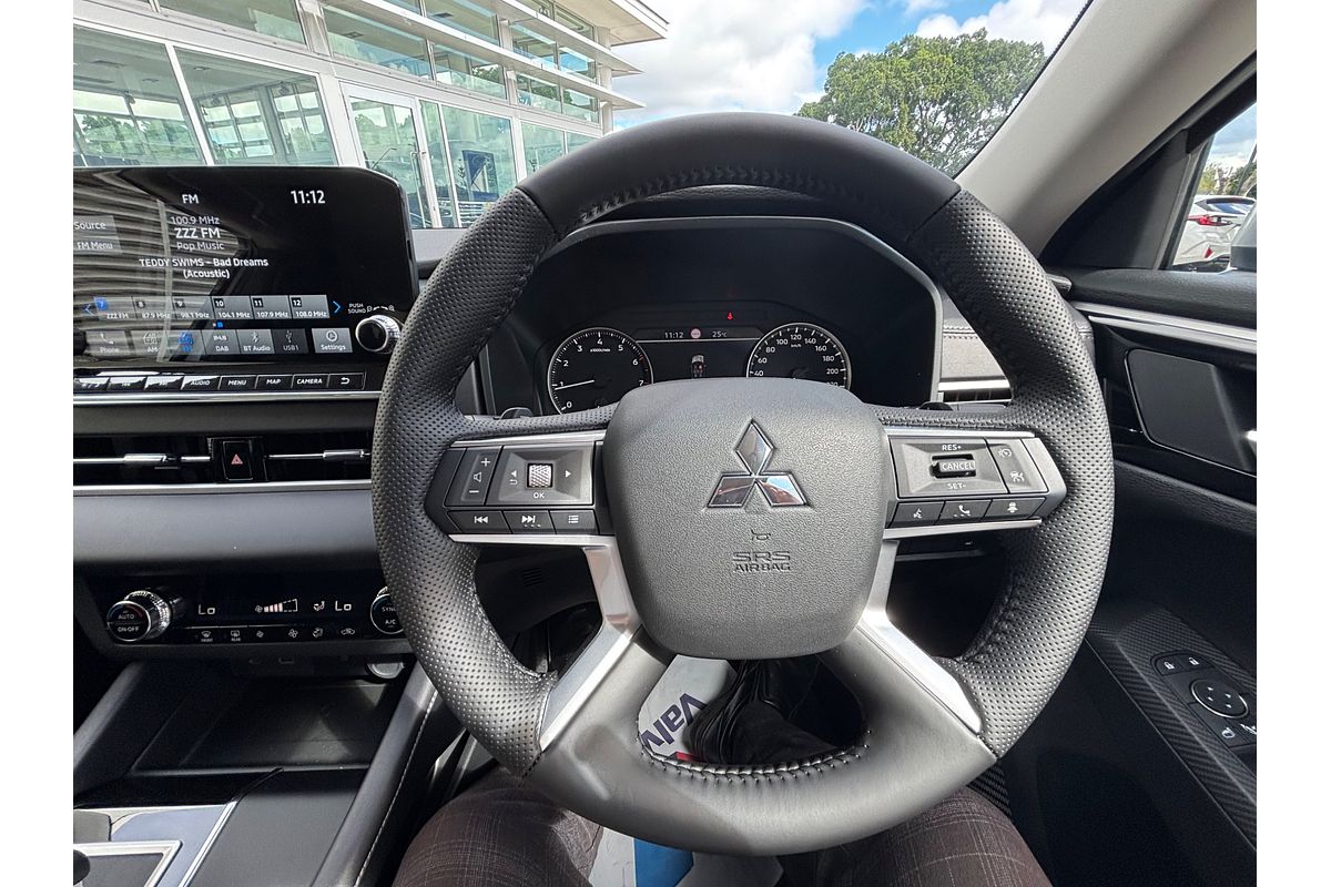 2024 Mitsubishi Outlander LS ZM