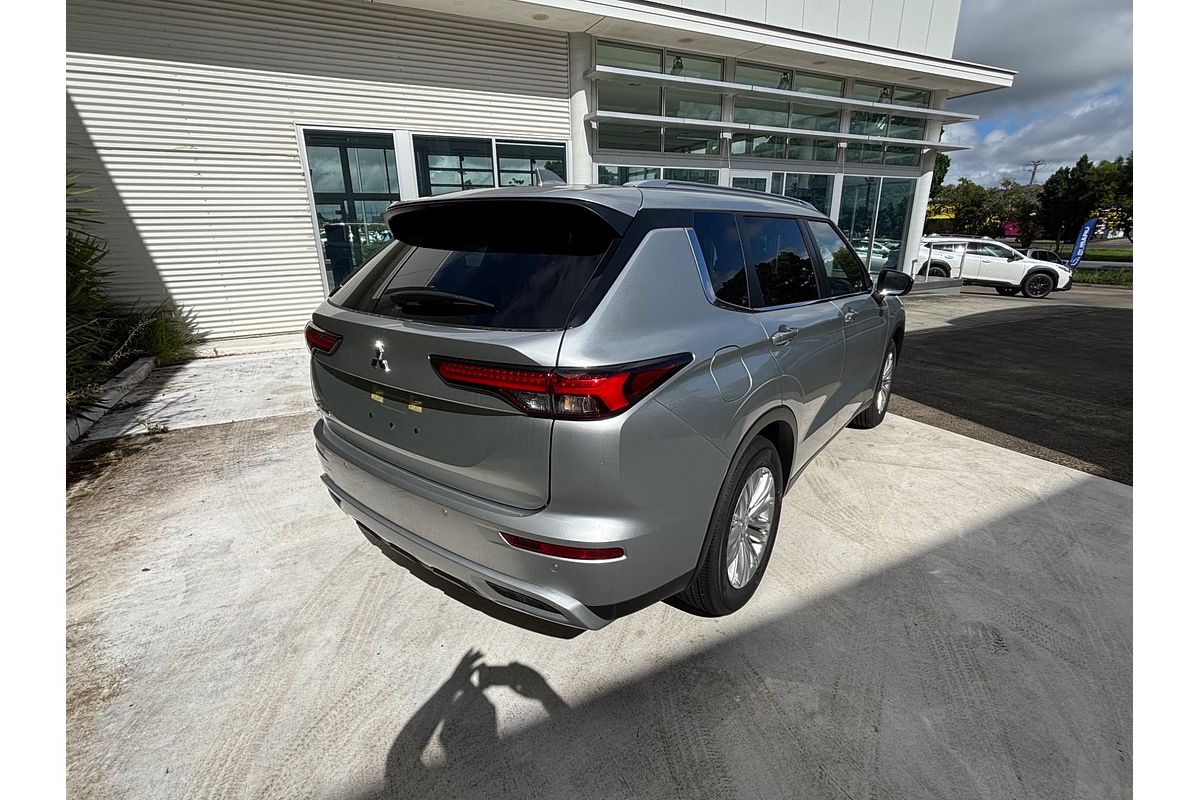 2024 Mitsubishi Outlander LS ZM