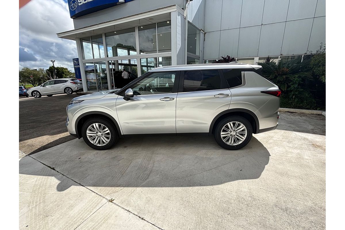 2024 Mitsubishi Outlander LS ZM