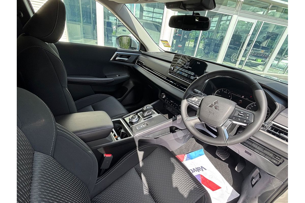 2024 Mitsubishi Outlander LS ZM