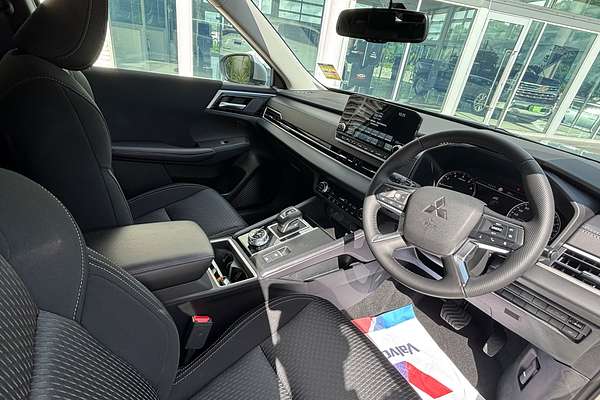 2024 Mitsubishi Outlander LS ZM