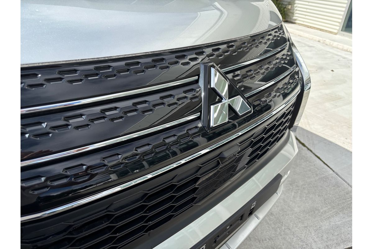 2024 Mitsubishi Outlander LS ZM