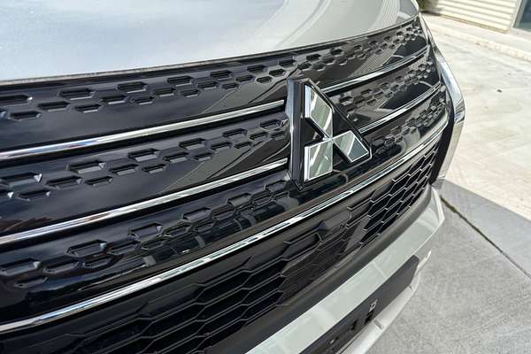 2024 Mitsubishi Outlander LS ZM