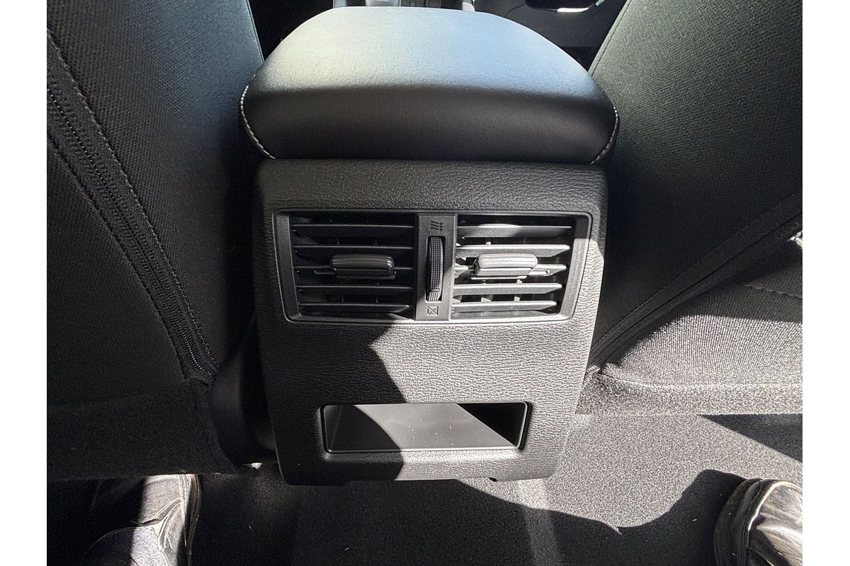 2024 Mitsubishi Outlander LS ZM