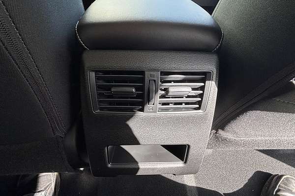 2024 Mitsubishi Outlander LS ZM