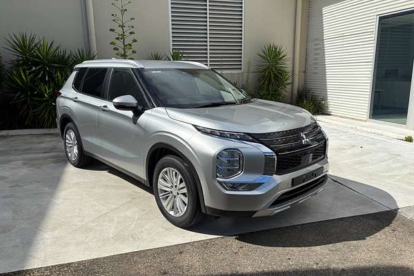 2024 Mitsubishi Outlander LS ZM