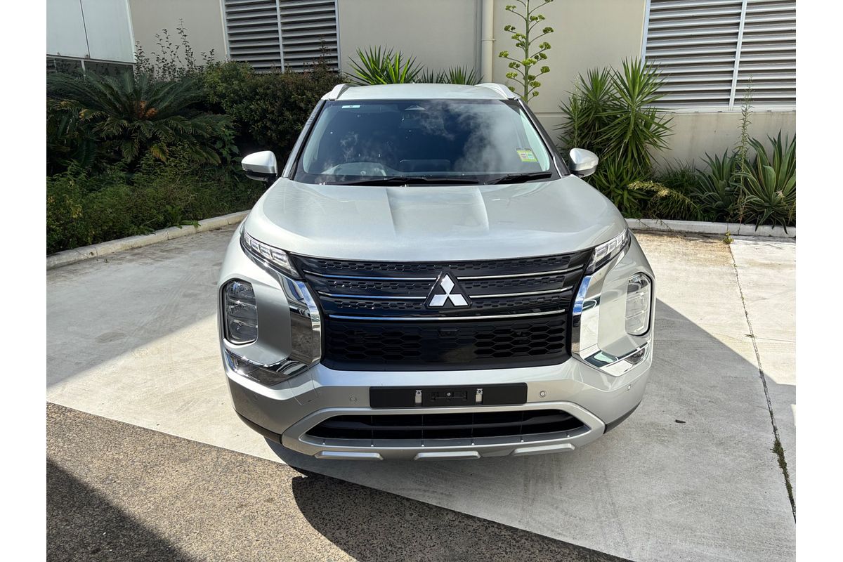 2024 Mitsubishi Outlander LS ZM