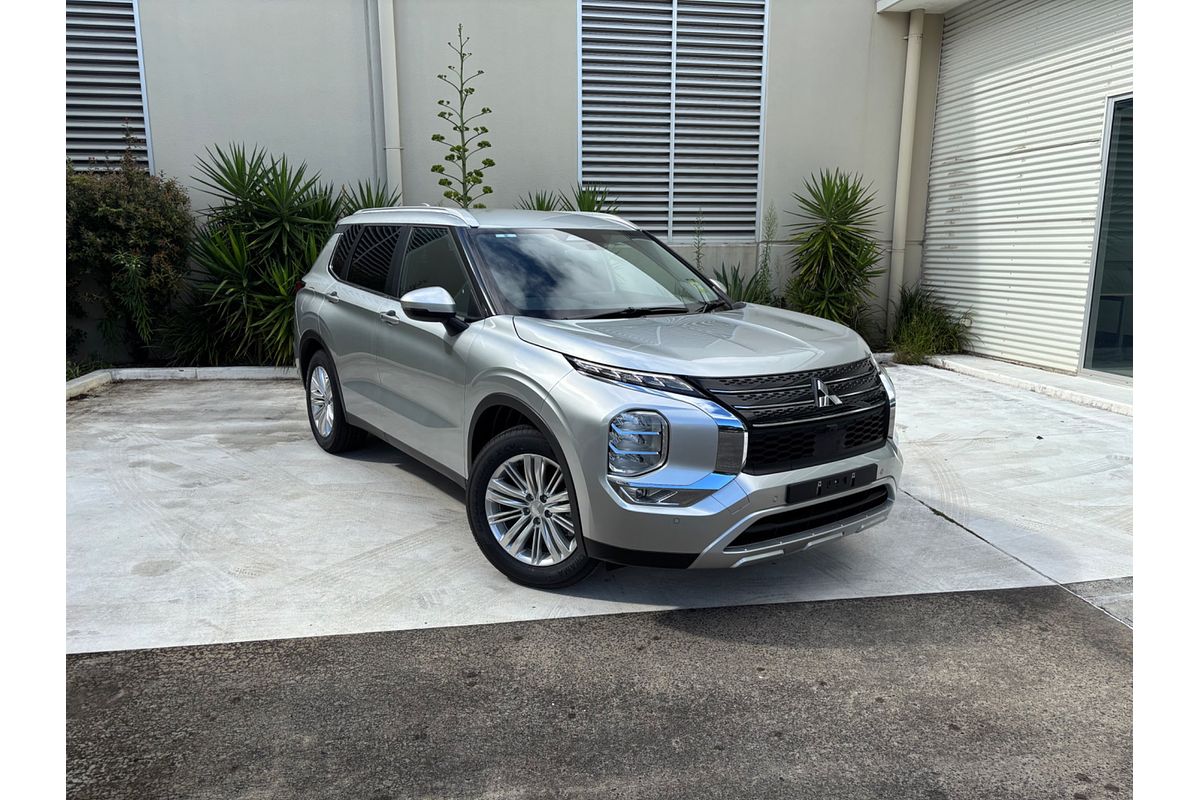 2024 Mitsubishi Outlander LS ZM