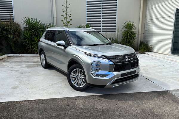 2024 Mitsubishi Outlander LS ZM