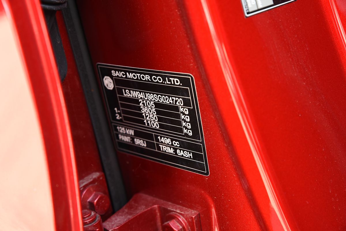 2025 MG HS Essence AS33