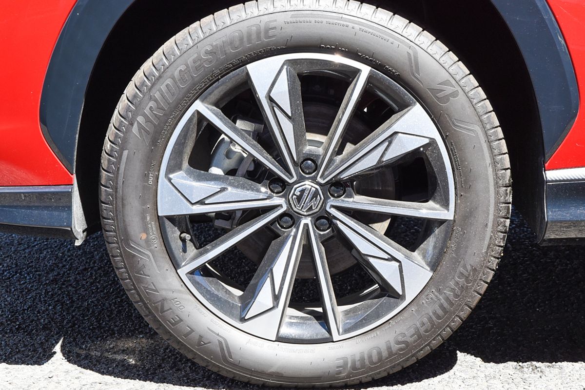 2025 MG HS Essence AS33