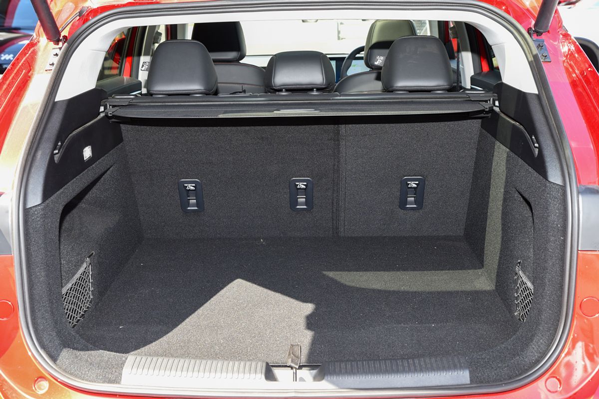 2025 MG HS Essence AS33