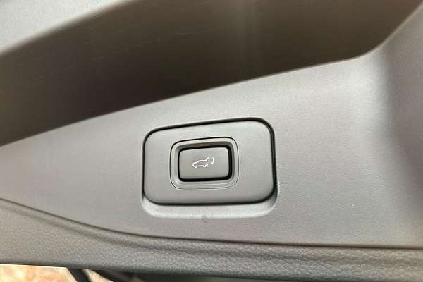 2025 Isuzu MU-X LS-T