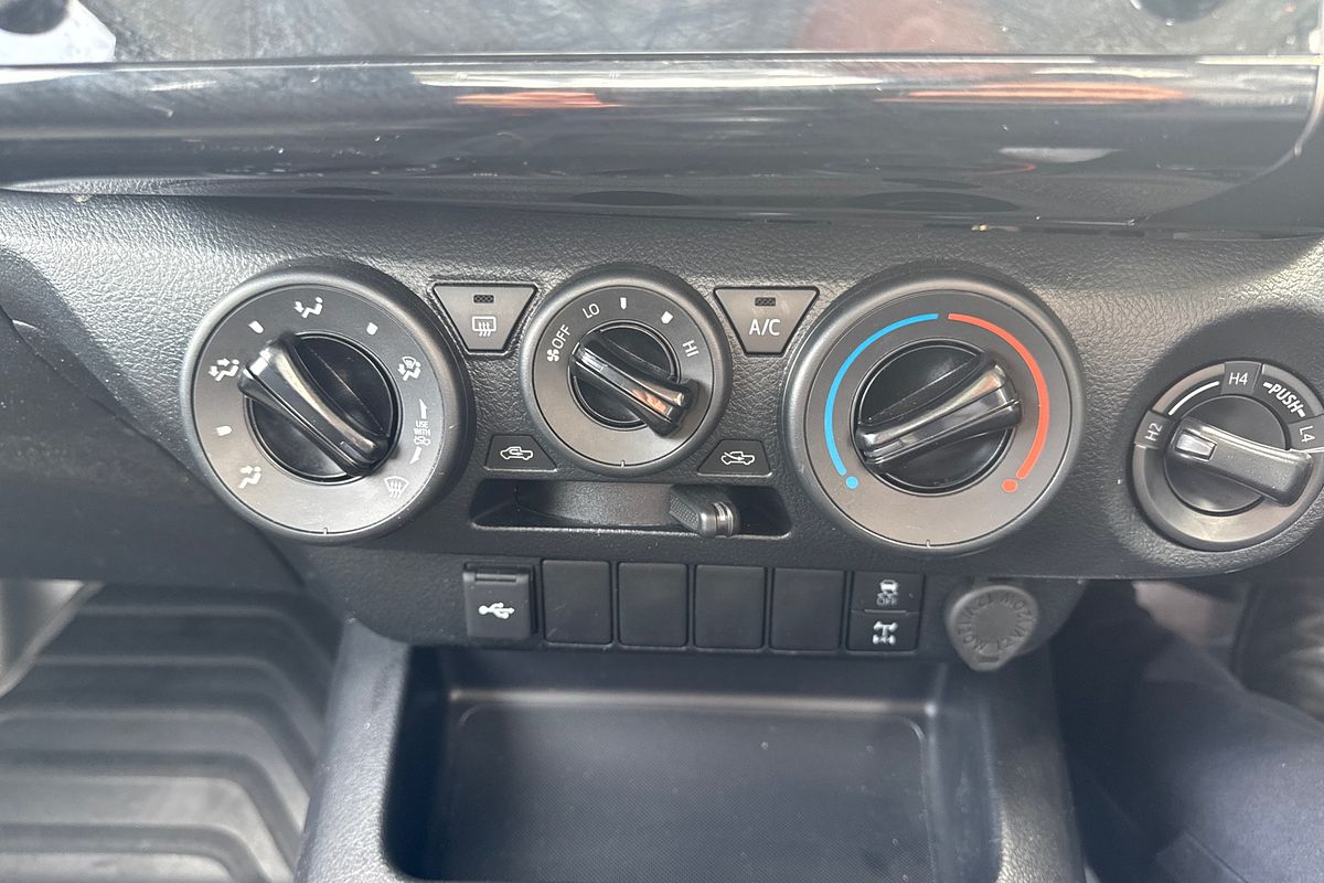 2024 Toyota Hilux SR GUN126R 4X4