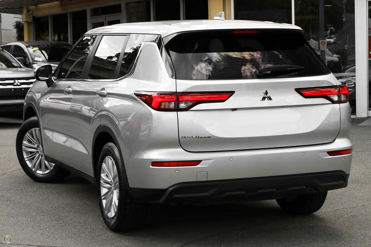 2024 Mitsubishi Outlander ES ZM