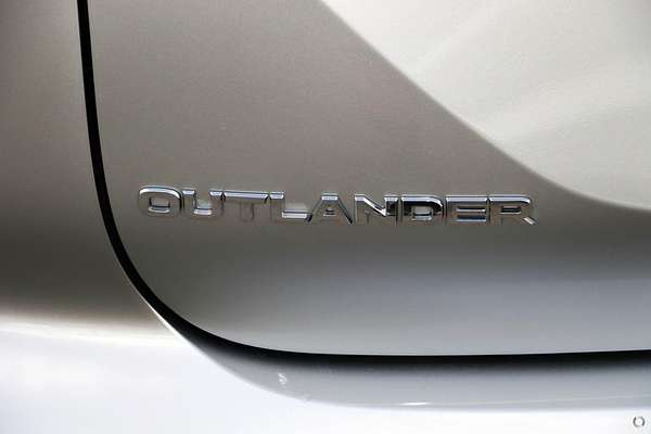 2024 Mitsubishi Outlander ES ZM