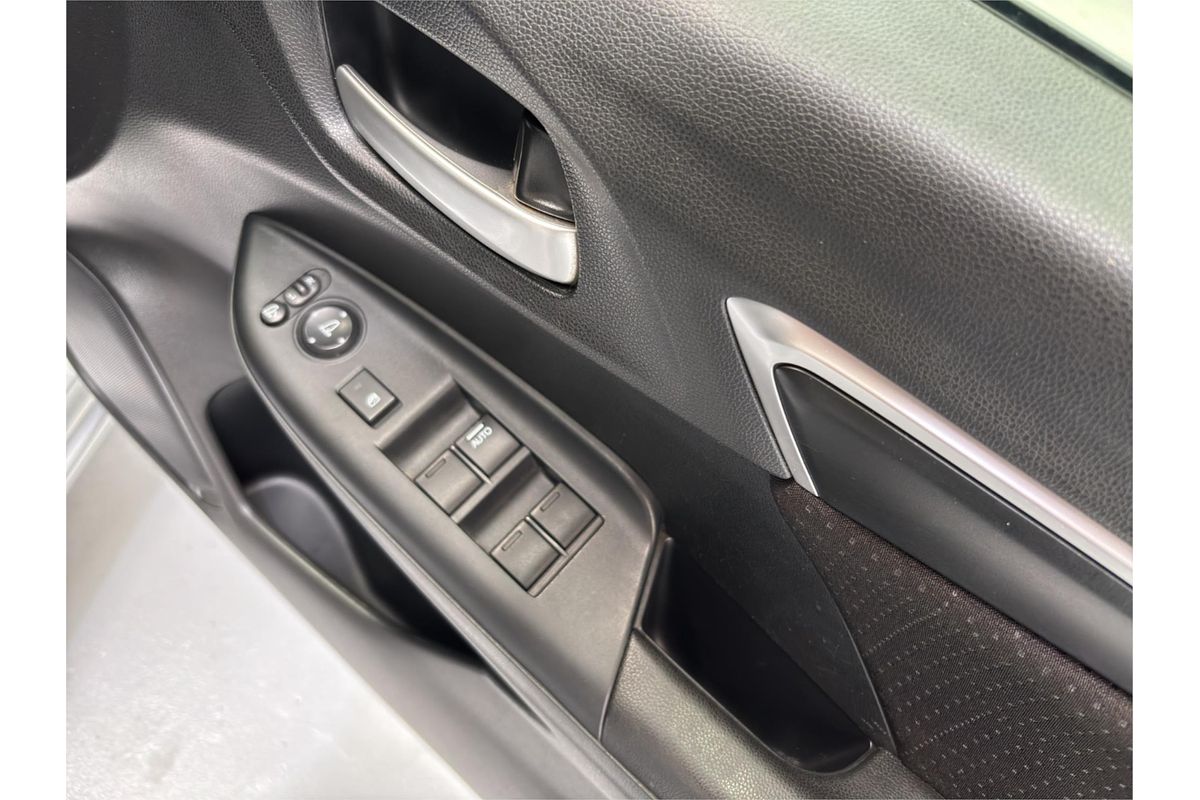 2015 Honda FIT HYBRID F PKG GP5
