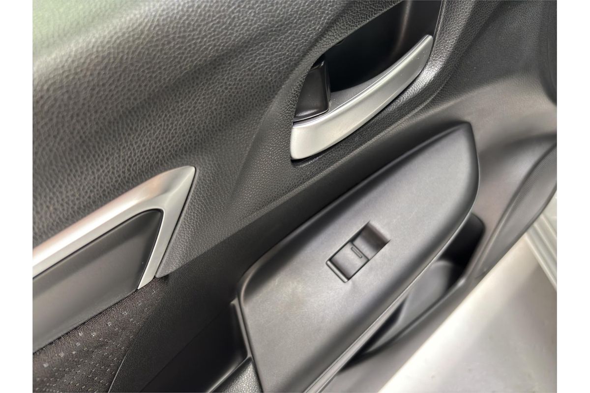 2015 Honda FIT HYBRID F PKG GP5
