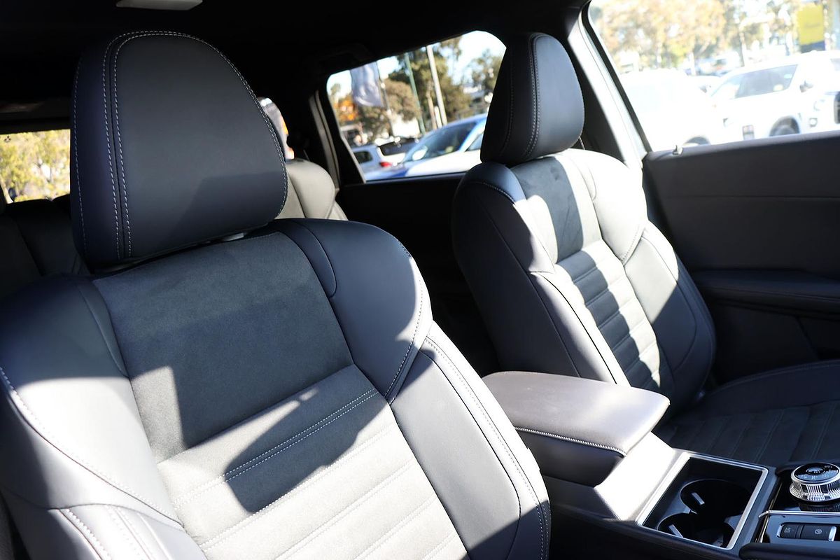 2024 Mitsubishi Outlander Black Edition ZM