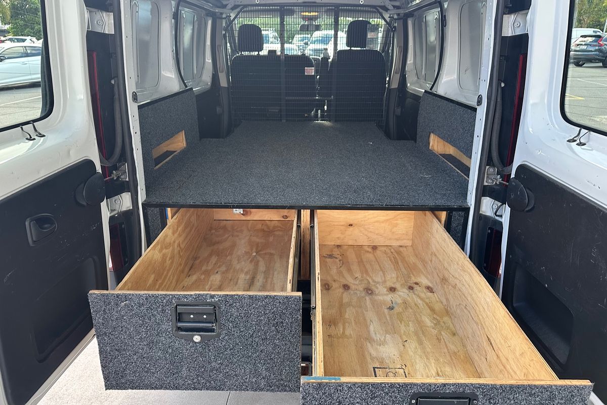 2020 Mitsubishi Express GLX SN SWB