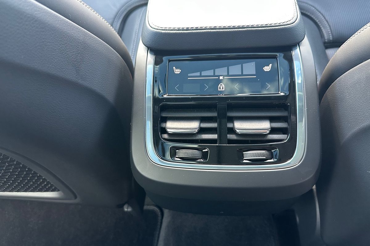 2023 Volvo XC90 Ultimate B6 Bright