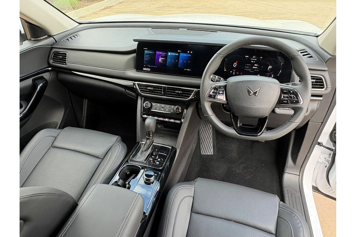 2025 Mahindra XUV700 AX7L MY25